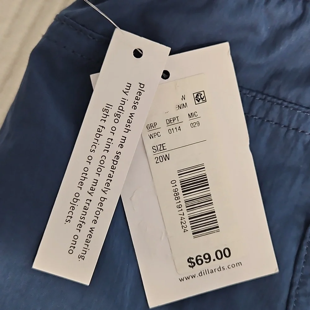 Westbound Parachute‎ Crop Mid Rise Relaxed Leg Pants: Color- Blue: Size- 20W
